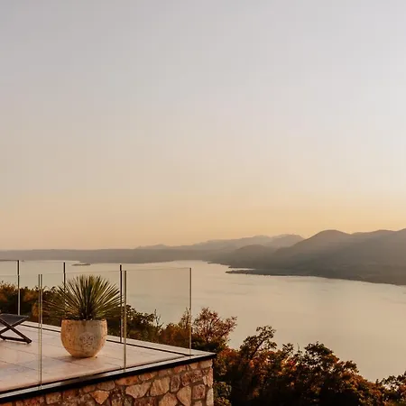 Bed & Breakfast Favai Hills Your Secret Hideaway