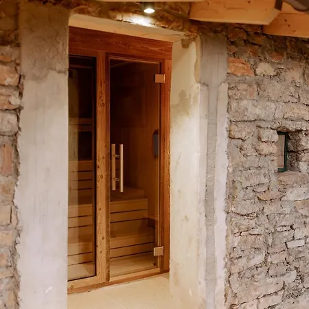 Favai Hills Your Secret Hideaway Bed & Breakfast