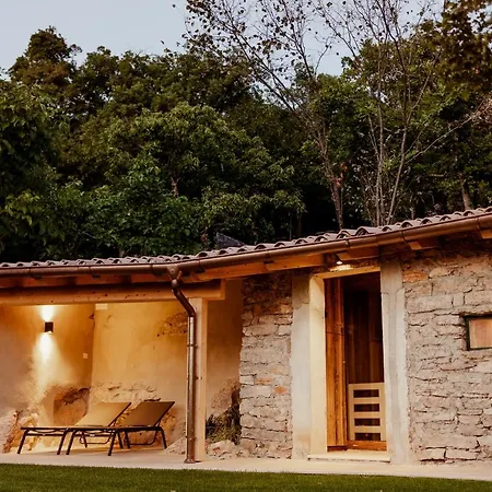 Bed & Breakfast Favai Hills Your Secret Hideaway