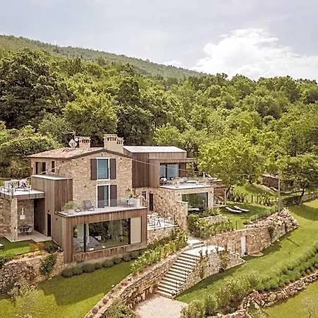 Favai Hills Your Secret Hideaway Bed & Breakfast 4*