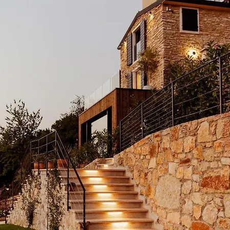 Favai Hills Your Secret Hideaway Panzió