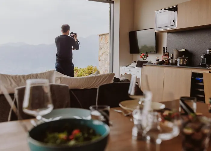 Favai Hills Your Secret Hideaway B&B 브렌조네 술 가르다